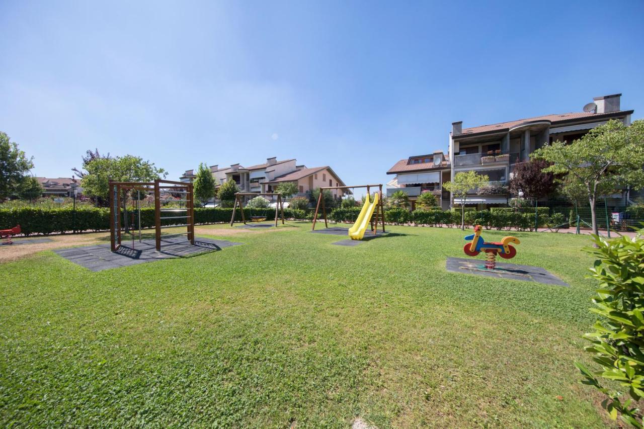 Апартаменты I Ciliegi 1-09 Con Piscina By Wonderful Italy Дезенцано-дель-Гарда Экстерьер фото